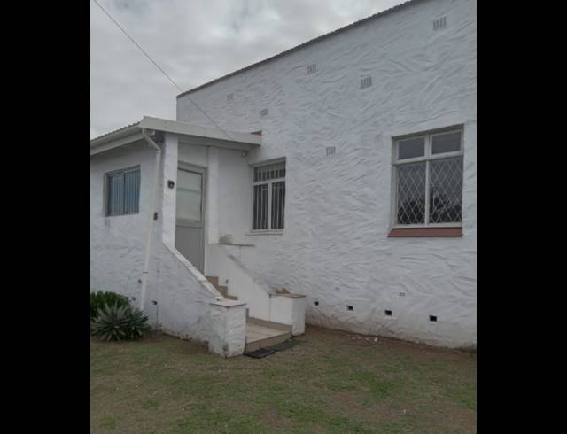 3 BEDROOM HOUSE FOR SALE IN BLUFF